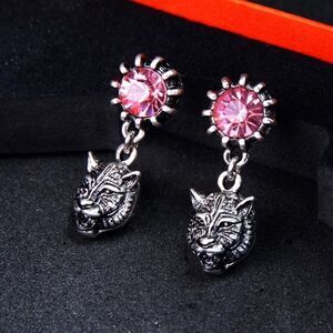 Angry cat face earrings